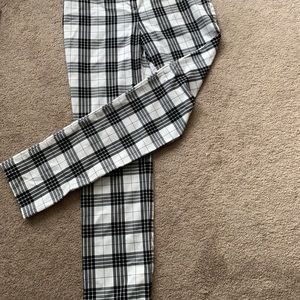 Adorable Buffalo checkered trousers. Low rise slim fit size 4 Juniors. Brand New